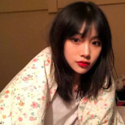 吃瓜女网红头像真人图片,揭秘网红吃瓜女真容，美貌与智慧并存！”